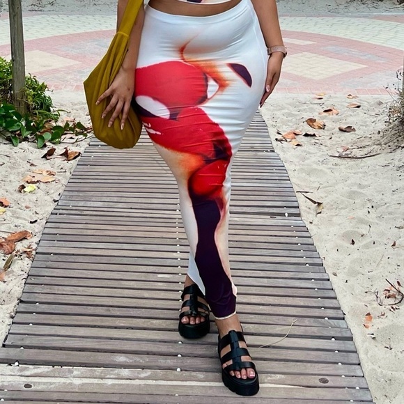 Black Chunky Flat-form Sandals - Picture 2 of 3